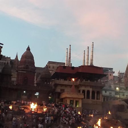P G On Ganges Варанаси Екстериор снимка