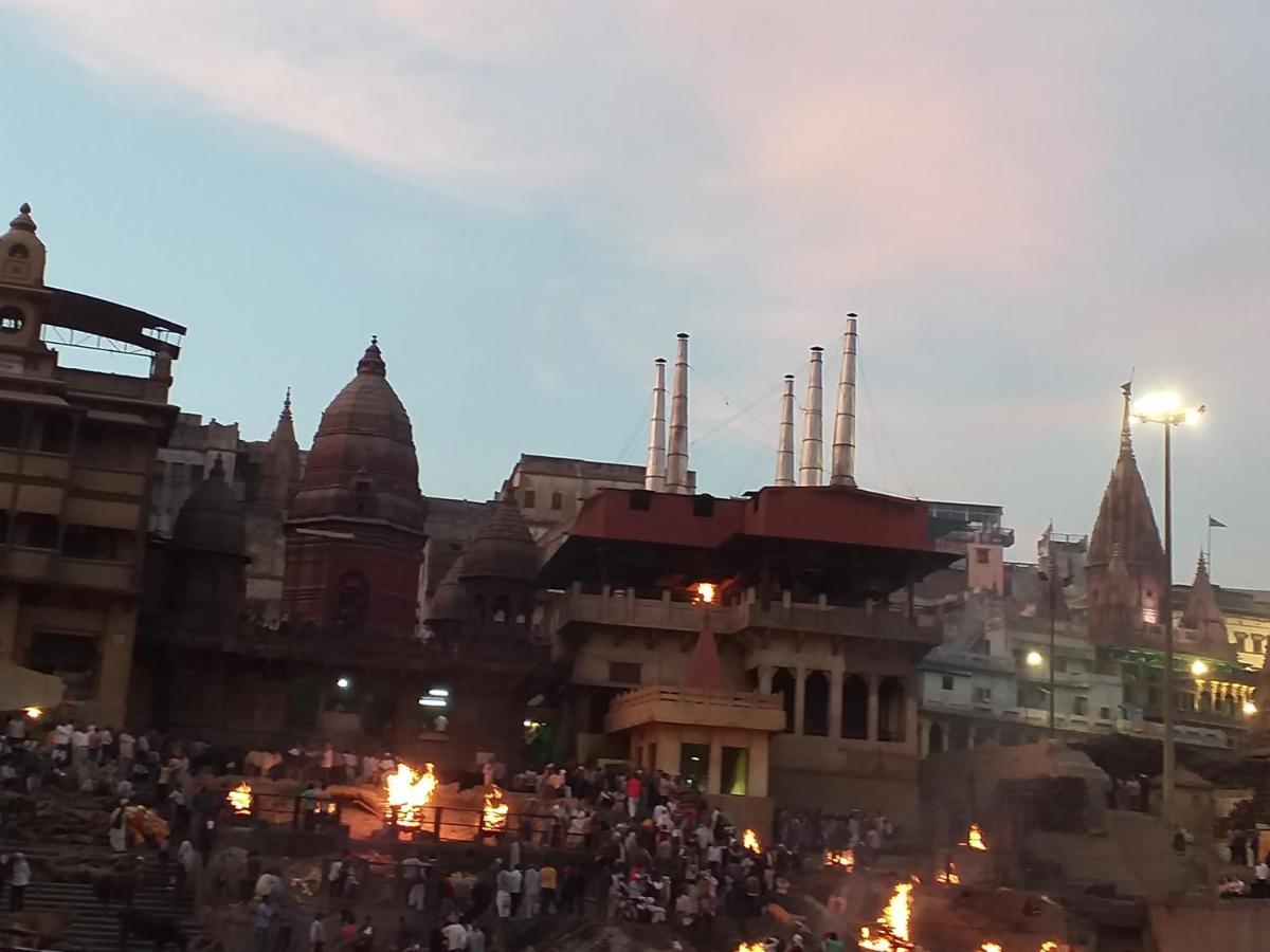 P G On Ganges Варанаси Екстериор снимка